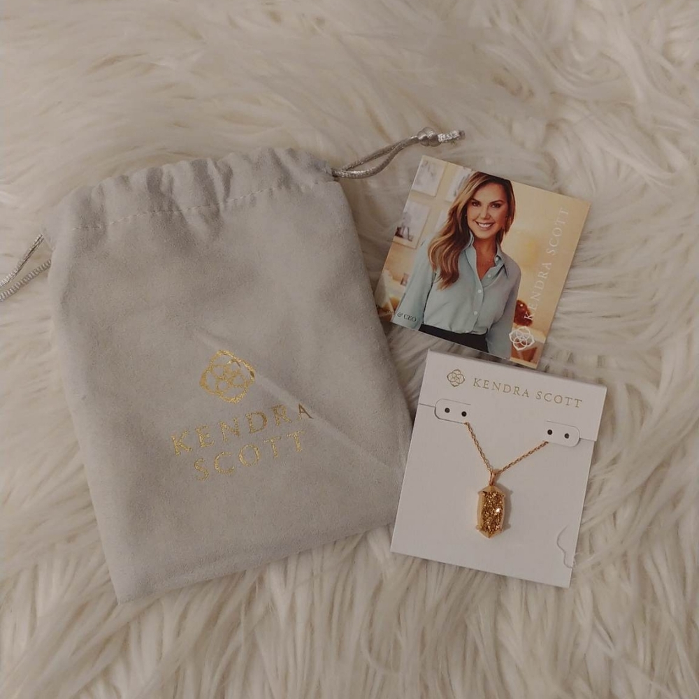 💝FIRM! NWT KENDRA SCOTT HARRISON ROSE GOLD PENDANT (RETIRED)